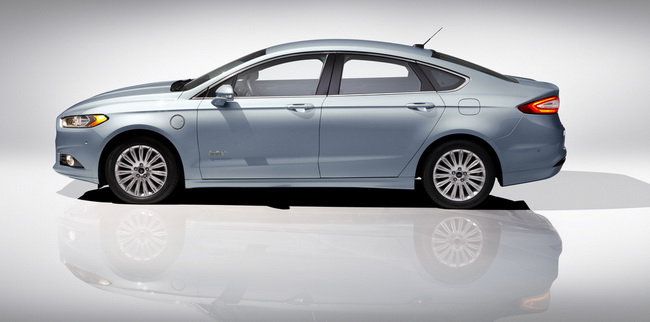 Ford Fusion Energi có giá từ 39.495 USD 4