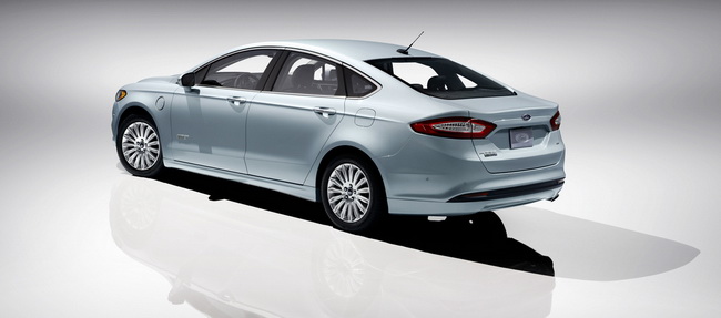 Ford Fusion Energi có giá từ 39.495 USD 5