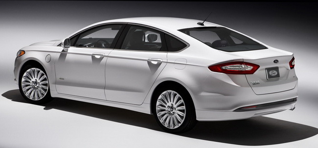 Ford Fusion Energi có giá từ 39.495 USD 8