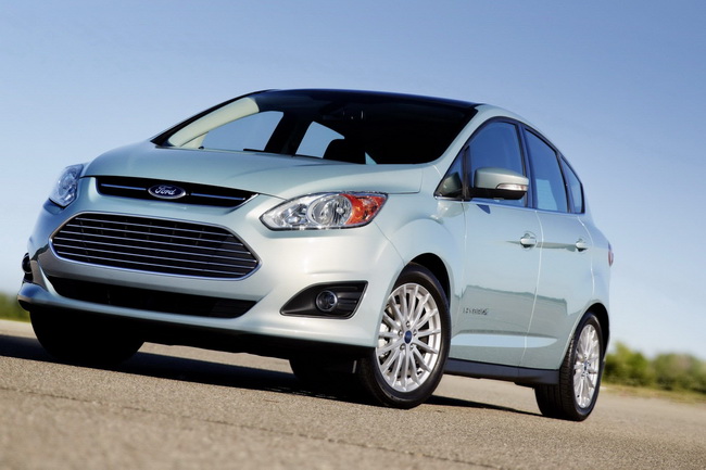 Ford khoe C-MAX Hybrid b&aacute;n chạy hơn Toyota Prius V 1