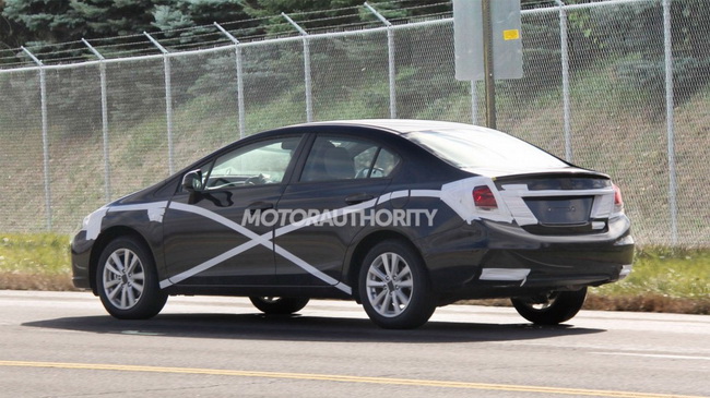 Honda Civic 2013 lộ diện tr&ecirc;n đường thử 3