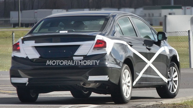 Honda Civic 2013 lộ diện tr&ecirc;n đường thử 5