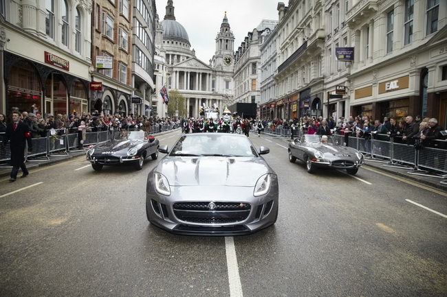 Jaguar F-Type gặp “tiền bối” E-Type tại London 1