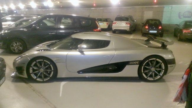 Koenigsegg CCXR Trevita bị bỏ rơi tại gara công cộng 2 Koenigsegg CCXR Trevita bị bỏ rơi tại gara công cộng 2