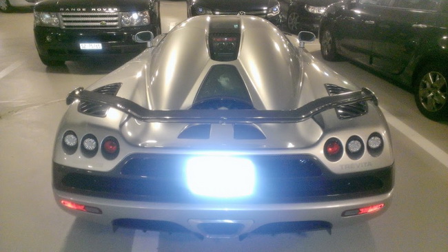 Koenigsegg CCXR Trevita bị bỏ rơi tại gara công cộng 4 Koenigsegg CCXR Trevita bị bỏ rơi tại gara công cộng 4