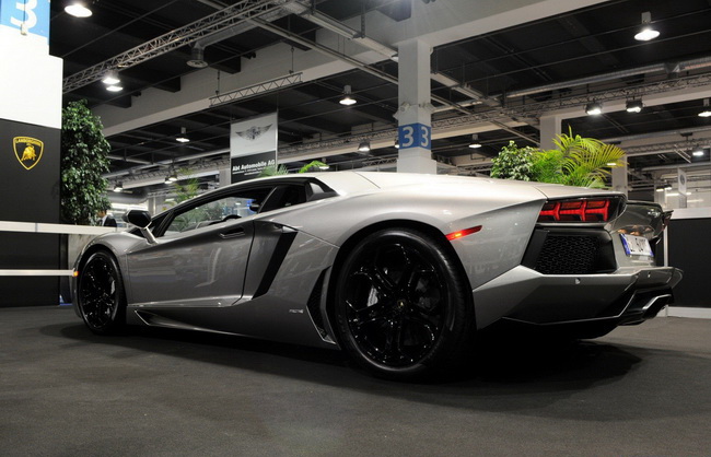 Ngắm si&ecirc;u xe Lamborghini Aventador LP700-4 của Người Dơi 9