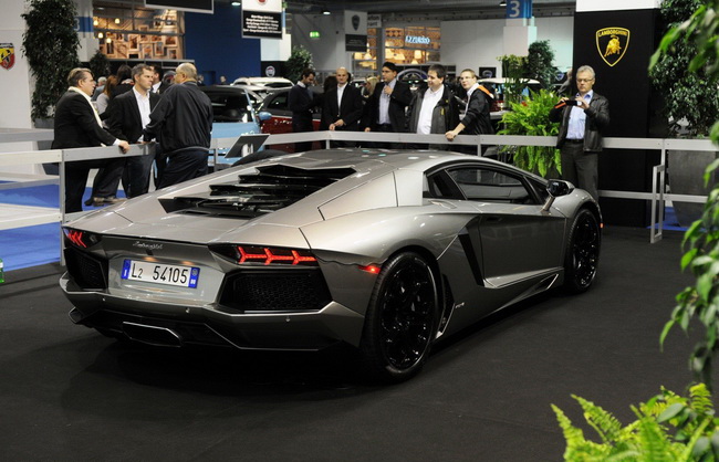 Ngắm si&ecirc;u xe Lamborghini Aventador LP700-4 của Người Dơi 10