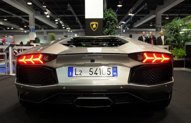 Ngắm si&ecirc;u xe Lamborghini Aventador LP700-4 của Người Dơi 11