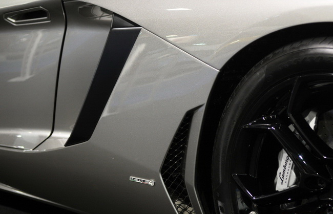 Ngắm si&ecirc;u xe Lamborghini Aventador LP700-4 của Người Dơi 14