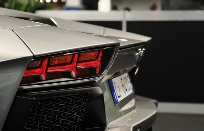 Ngắm si&ecirc;u xe Lamborghini Aventador LP700-4 của Người Dơi 15