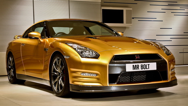 Nissan đem bán đầu giá siêu xe GT-R phiên bản “tia chớp” 4