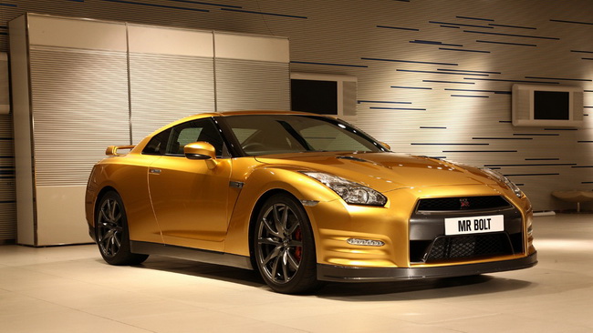 Nissan đem bán đầu giá siêu xe GT-R phiên bản “tia chớp” 5