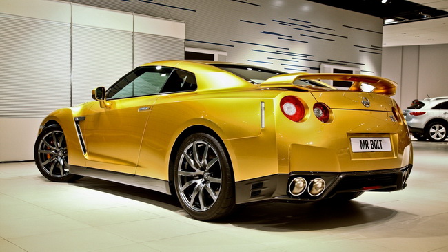 Nissan đem bán đầu giá siêu xe GT-R phiên bản “tia chớp” 7