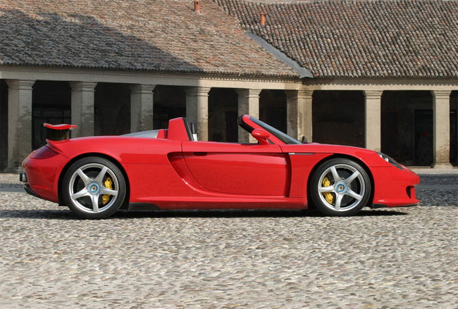 Porsche Carrera GT: Vẫn luôn là siêu xe tuyệt vời 13