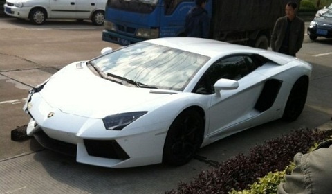 Lamborghini Aventador LP700-4 gặp hạn đầu năm tại Trung Quốc 1 Lamborghini Aventador LP700-4 gặp hạn đầu năm tại Trung Quốc 1