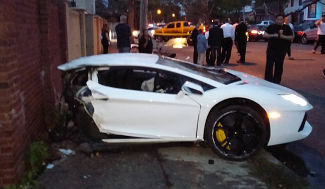 Lamborghini Aventador đứt đôi trong tai nạn tốc độ cao 5