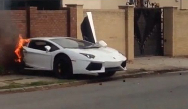 Lamborghini Aventador đứt đôi trong tai nạn tốc độ cao 1