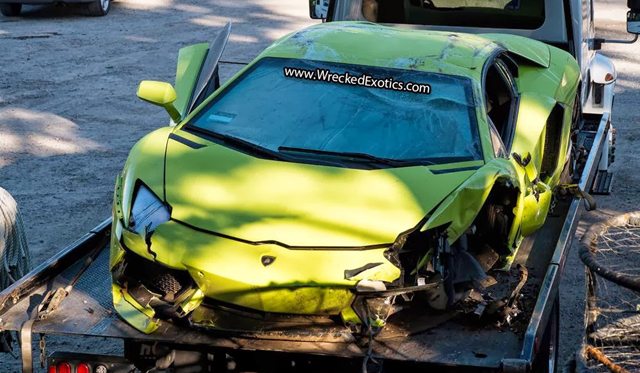 Lamborghini Aventador ngã "chổng vó" tại California 1