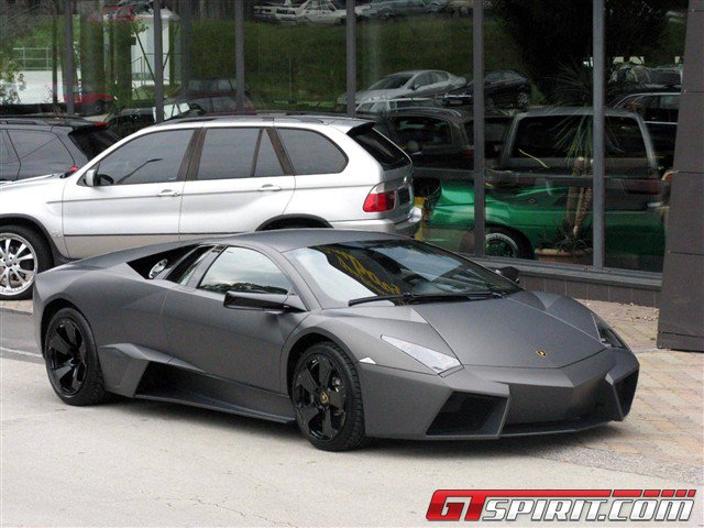 Rao bán cặp đôi Lamborghini Reventon siêu hiếm 1