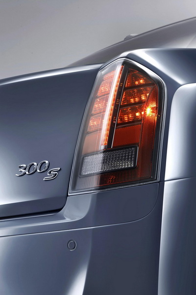 Chrysler 300S 2014: Tinh chỉnh thiết kế và nội thất 3