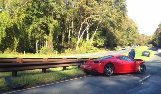 Ferrari 458 Italia và Lamborghini Aventador thi nhau gặp nạn ở thủ đô 1