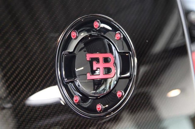 “Rao vặt” siêu xe Bugatti Veyron Grand Sport Vitesse màu độc tại Mỹ 11