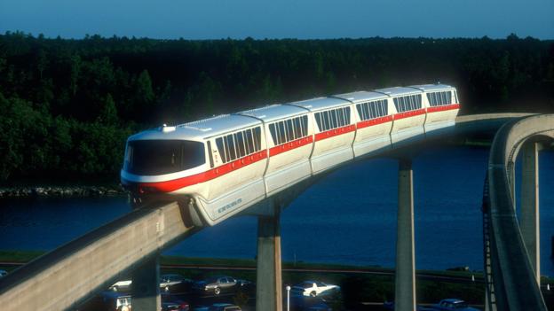 
Công viên giải trí Walt Disney World tại bang Floria, Mỹ hiện vận hành hệ thống đường ray đơn gồm 12 toa tàu, 3 đường ray và khoảng 15 dặm đường (tương đương với khoảng 24 mét).
