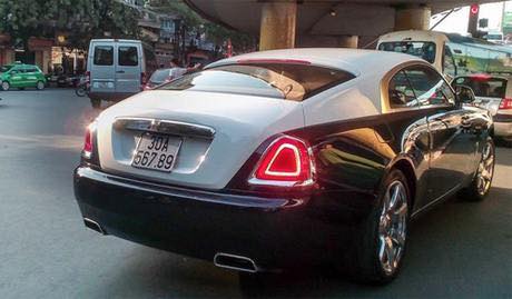 
Rolls-Royce Wraith với biển số cực đẹp 567.89 trên đường phố Hà Nội khiến ai cũng phải nể phục bởi chiếc xe này có giá khoảng 18 tỉ đồng và mang chiếc biển số thật khó để đụng hàng.
