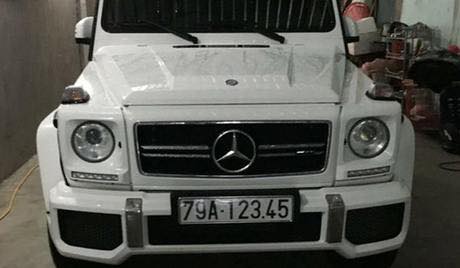 
Một chiếc SUV G-Class của Mercedes-Benz cũng có biển số tiến đẹp mắt 123.45 của tỉnh Khánh Hoà.
