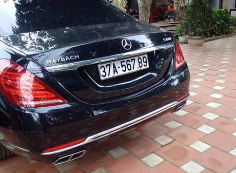 
Mercedes-Benz S600 Maybach, ước mơ của nhiều người cũng mang biển đẹp 567.89. Chiếc xe hiện nay đang tạm trú tại Nghệ An.
