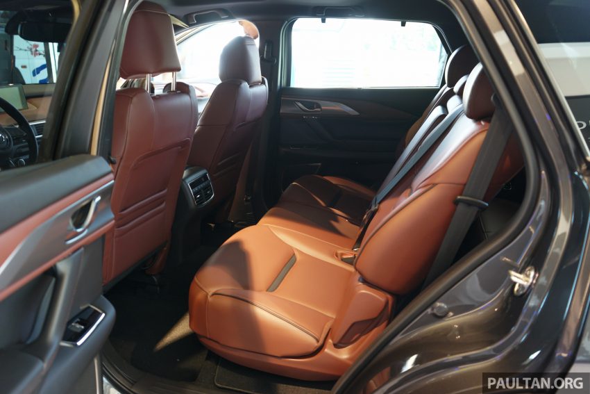 
Ghế bọc da và cửa gió điều hòa cho hàng ghế sau cũng là trang bị đáng chú ý của Mazda CX-9 thế hệ mới.

