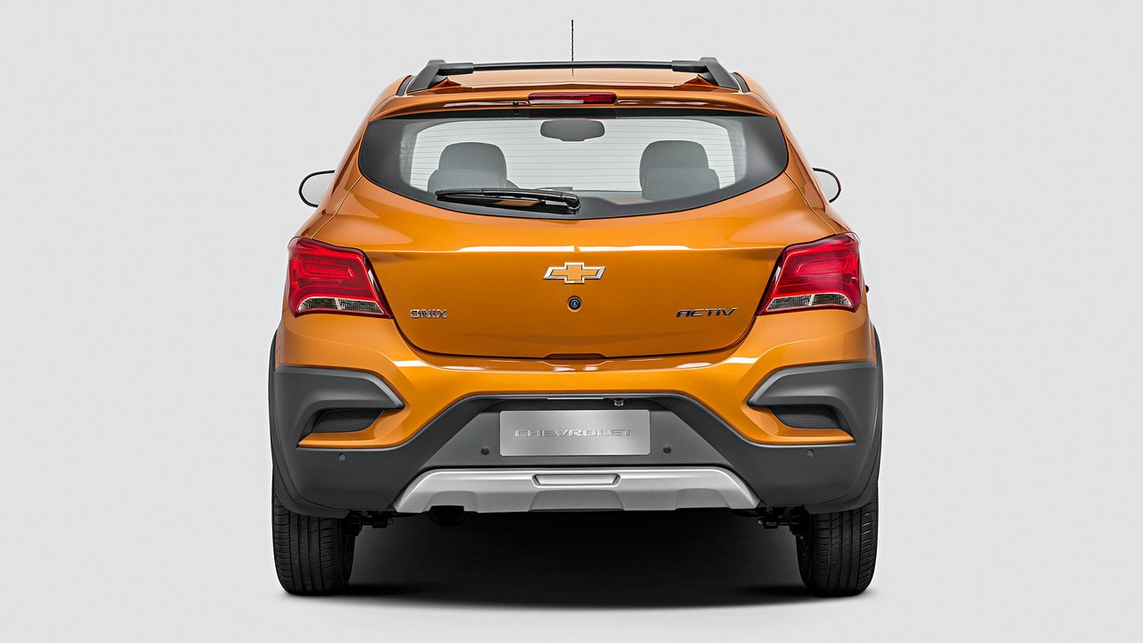 
Tại thị trường Brazil, Chevrolet Onix Activ có 6 tùy chọn màu sắc ngoại thất là đỏ, đen, cam, bạc, xám và trắng. 

