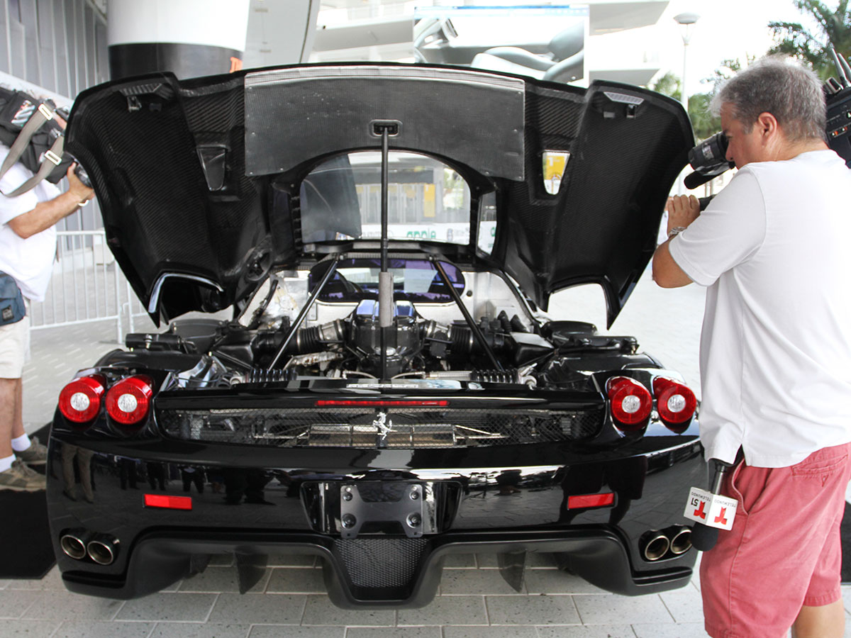 
Siêu xe Ferrari Enzo của trùm ma túy được bán đấu giá.
