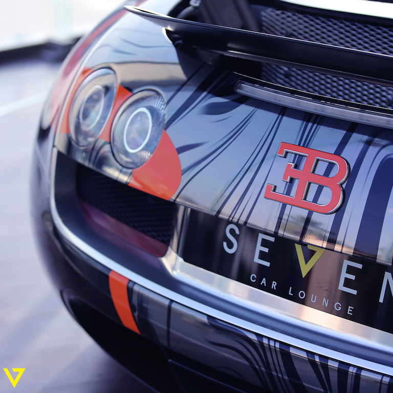 
Bugatti Veyron Super Sport tạm thời vẫn là siêu xe thương mại nhanh nhất thế giới. Đồng thời, Super Sport còn là phiên bản mui cứng cuối cùng của dòng Bugatti Veyron. Vì vậy, chiếc siêu xe Bugatti Veyron Super Sport được rao bán tại Ả-Rập Xê-Út càng thêm đặc biệt.
