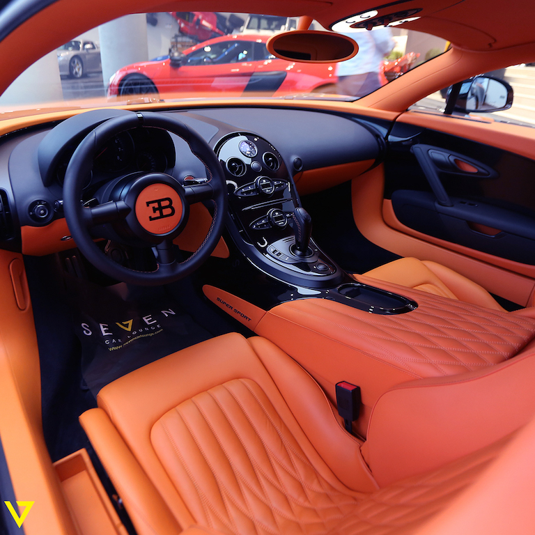 
Trái tim của chiếc Bugatti Veyron Super Sport là khối động cơ W16, dung tích 8.0 lít, đi kèm 4 bộ tăng áp. Nhờ đó, Bugatti Veyron Super Sport sở hữu công suất tối đa 1.200 mã lực và có thể đạt tốc độ tối đa 431 km/h.
