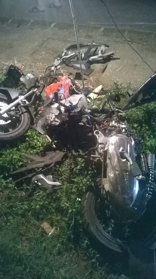 
Chiếc Honda Airblade nát bét sau vụ tai nạn.
