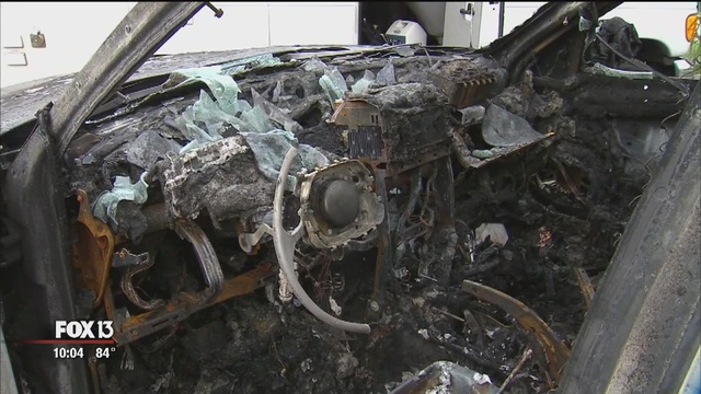 
Bên trong chiếc Jeep Grand Cherokee bị cháy.
