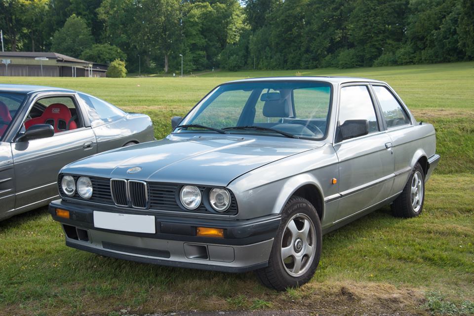 
Một chiếc BMW 316 tiêu chuẩn có mặt trong sự kiện. Trong thời gian tới, chiếc BMW 316 này sẽ được độ lại với động cơ lớn hơn.
