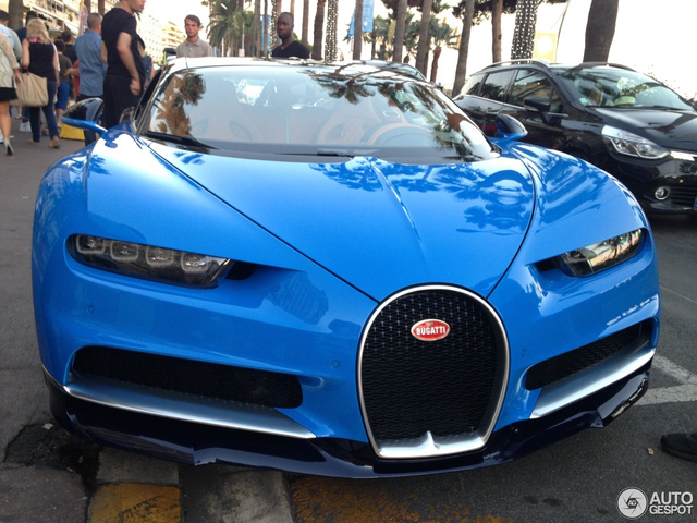
Bugatti Chiron của Hoàng tử Ả-Rập trên đường phố Cannes, Pháp.
