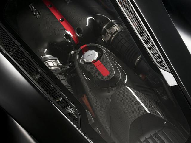 
Ferrari LaFerrari được trang bị động cơ V12, dung tích 6.3 lít, sản sinh công suất tối đa 800 mã lực và mô-men xoắn cực đại 700 Nm. Bên cạnh đó, còn có mô-tơ điện sản sinh công suất tối đa 163 mã lực và mô-men xoắn cực đại 270 Nm.
