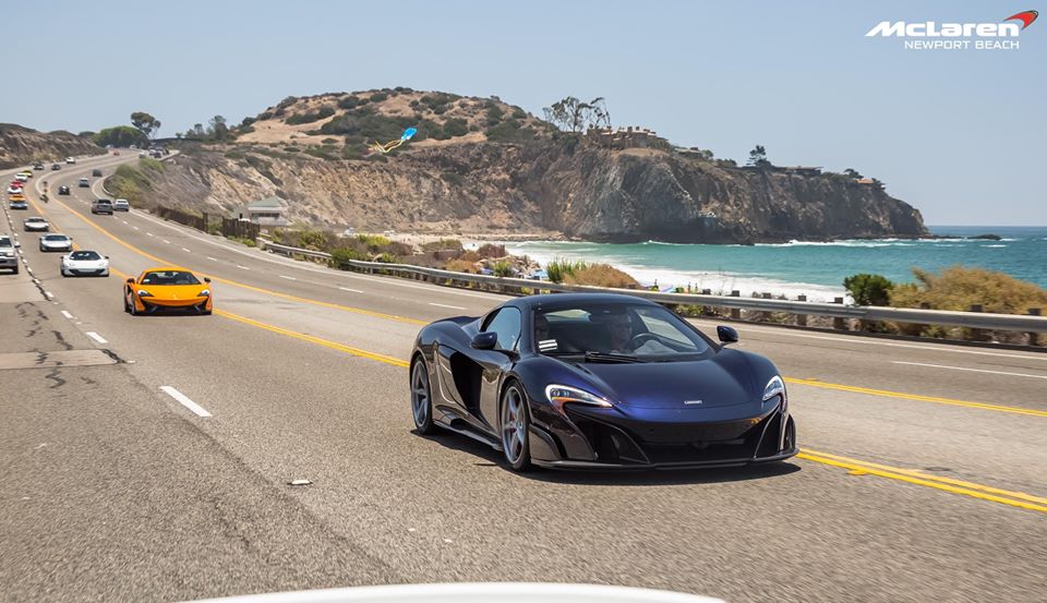 
Một đại lý của McLaren tại Mỹ vừa tổ chức cho các khách hàng của mình một buổi lái xe trên các cung đường thơ mộng tại Quận Orange, California.
