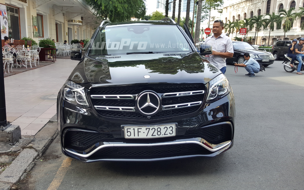 
Sau khi ra mắt thị trường Việt Nam tại triển lãm Mercedes-Benz Fascination 2016 với chủ đề SUVenture vừa qua, những chiếc GLS63 AMG đã bắt đầu được giao đến cho các khách hàng trên khắp cả nước.
