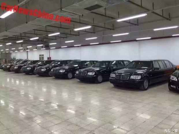 
Vào hồi tháng 6/2016 vừa qua, chính quyền thành phố Thượng Hải, Trung Quốc, đã thanh lý một lô 8 xe limousine cũ mang nhãn hiệu Mercedes-Benz S500L Pullman W140. Đến nay, 1 trong 8 chiếc xe limousine này đã được bán cho một đại lý ô tô cũ ở thành phố Trường Xuân, tỉnh Cát Lâm, Trung Quốc.
