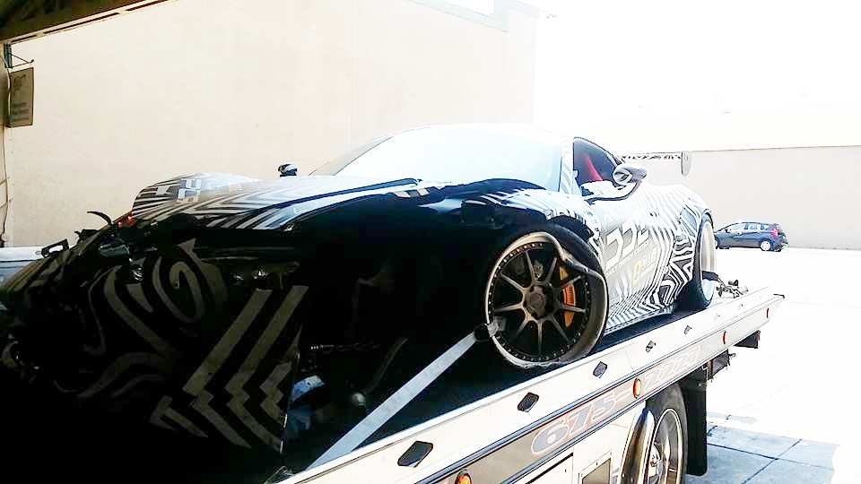 
Phần đầu chiếc Ferrari 458 Italia bị hư hỏng khá nặng.
