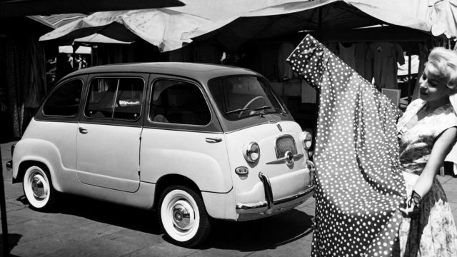 
Fiat Multipla 600 taị Rome 1960.
