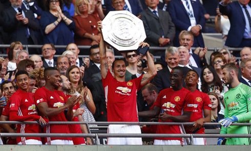Mourinho đã có danh hiệu đầu tiên cùng Man United.