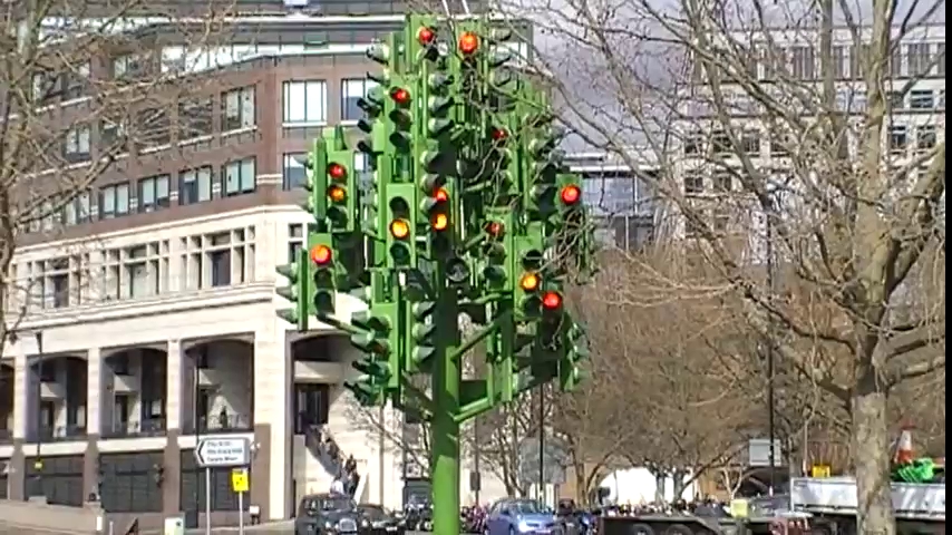 
Cây đèn giao thông kỳ dị nhất thế giới ở Anh
