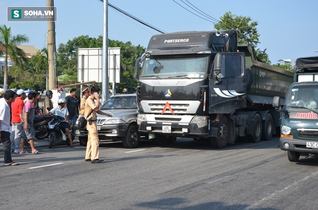 Một vụ va chạm khác xảy ra ngay gần hiện trường nơi hai nam thanh niên tử vong.