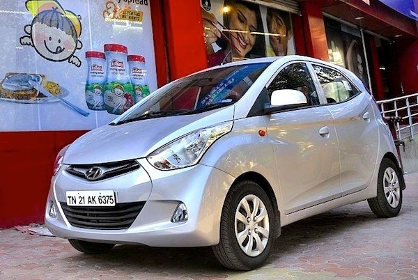 
Xe Hàn Quốc được yêu thích tại Lào bởi giá thấp và dễ mua. Ảnh: Bestsellingcarsblog
