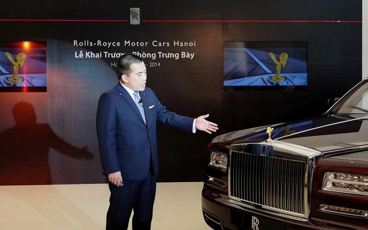 
Ông Đoàn Hiếu Trung - đại diện doanh nghiệp nhập khẩu chính hãng Rolls-Royce tại Việt Nam.

